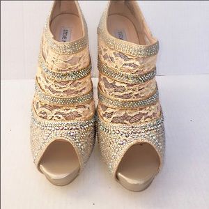 NWOT SPARKLY HEELS lace rhinestone Steve Madden